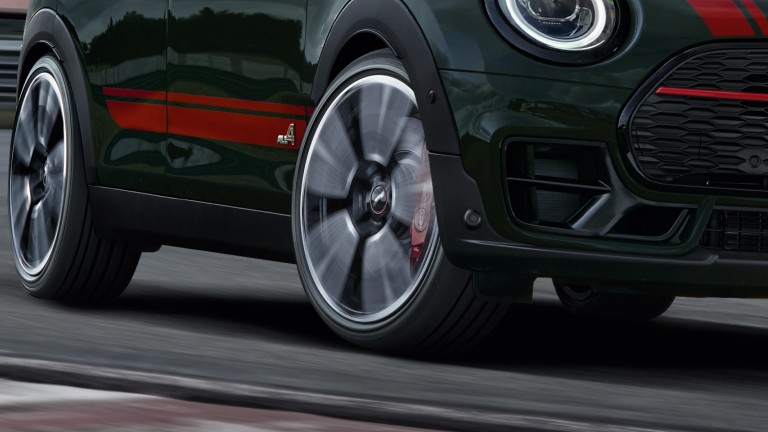 MINI John Cooper Works Clubman – front view – racetrack