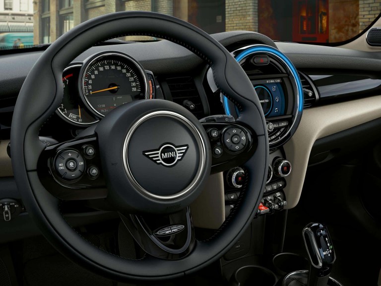 MINI 3-door hatch – steering wheel/cockpit